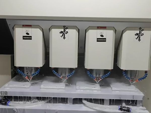  小五金件精雕机市场巨大 